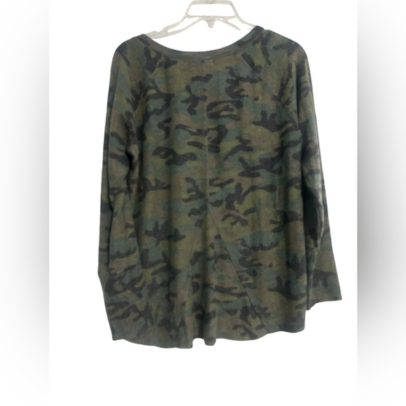 MICHAEL STARS TREASURE Camo Shirt Top Light Weight Sweatshirt Hi Low NWT MP - Picture 2 of 10